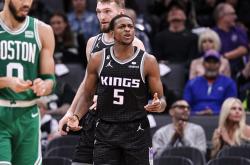 开云体育官网-76人力克凯尔特人，萨博尼斯打破历史纪录