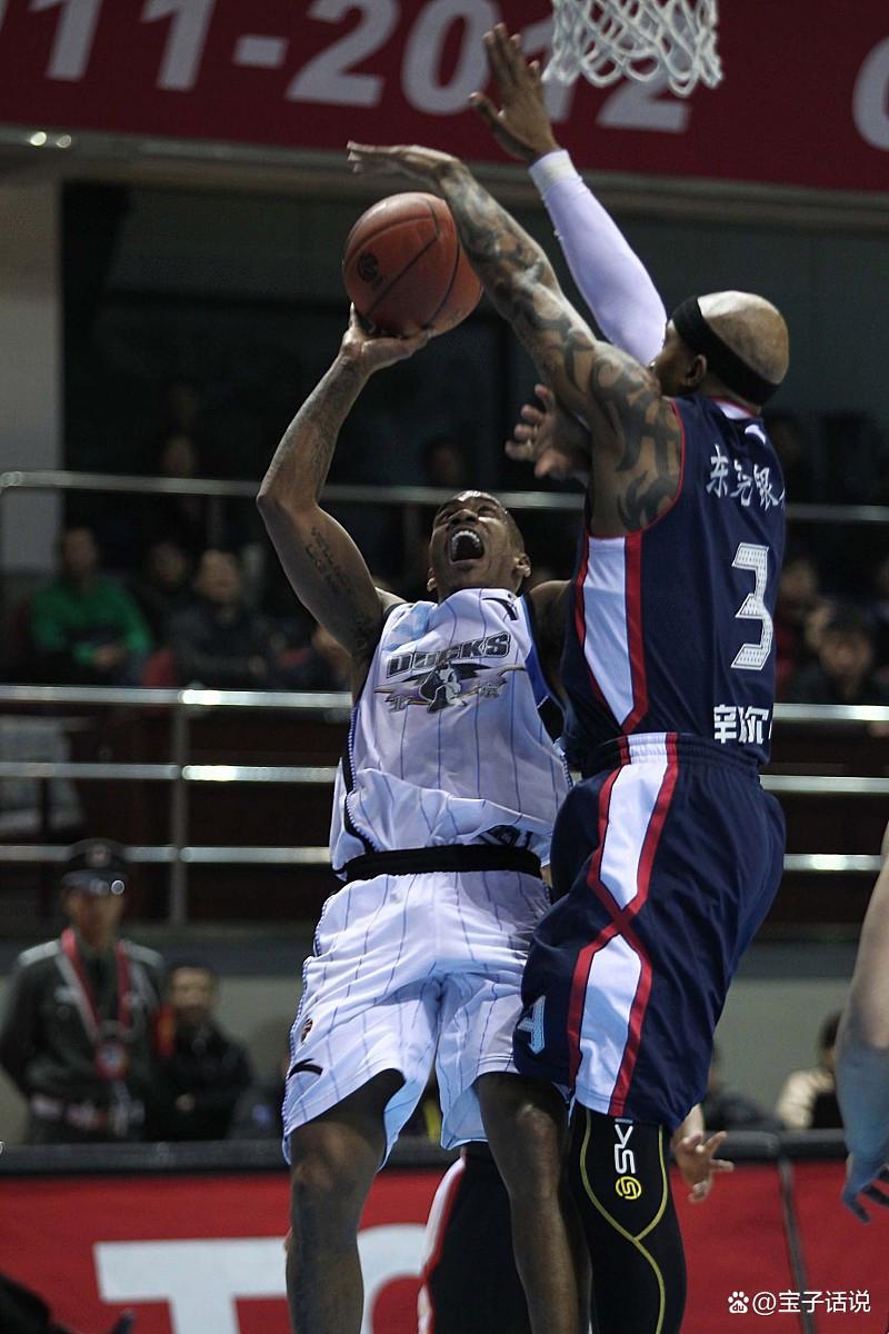 包含尼克斯横扫墨西哥男篮，杰伦·布朗统治全场的词条