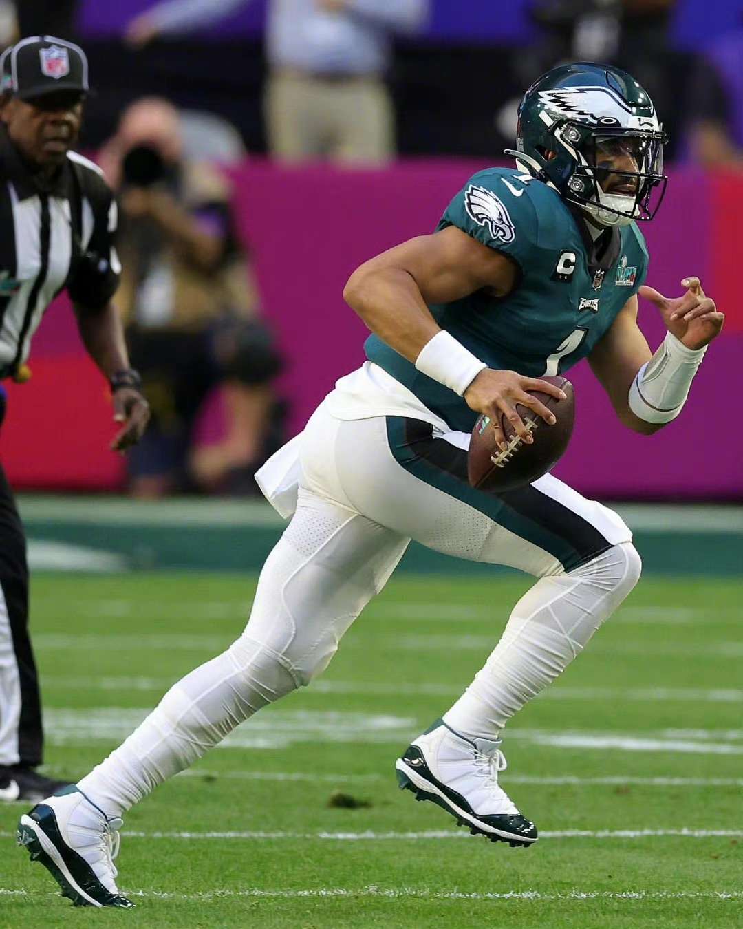 包含全球热议！橄榄球场外八卦引关注的词条