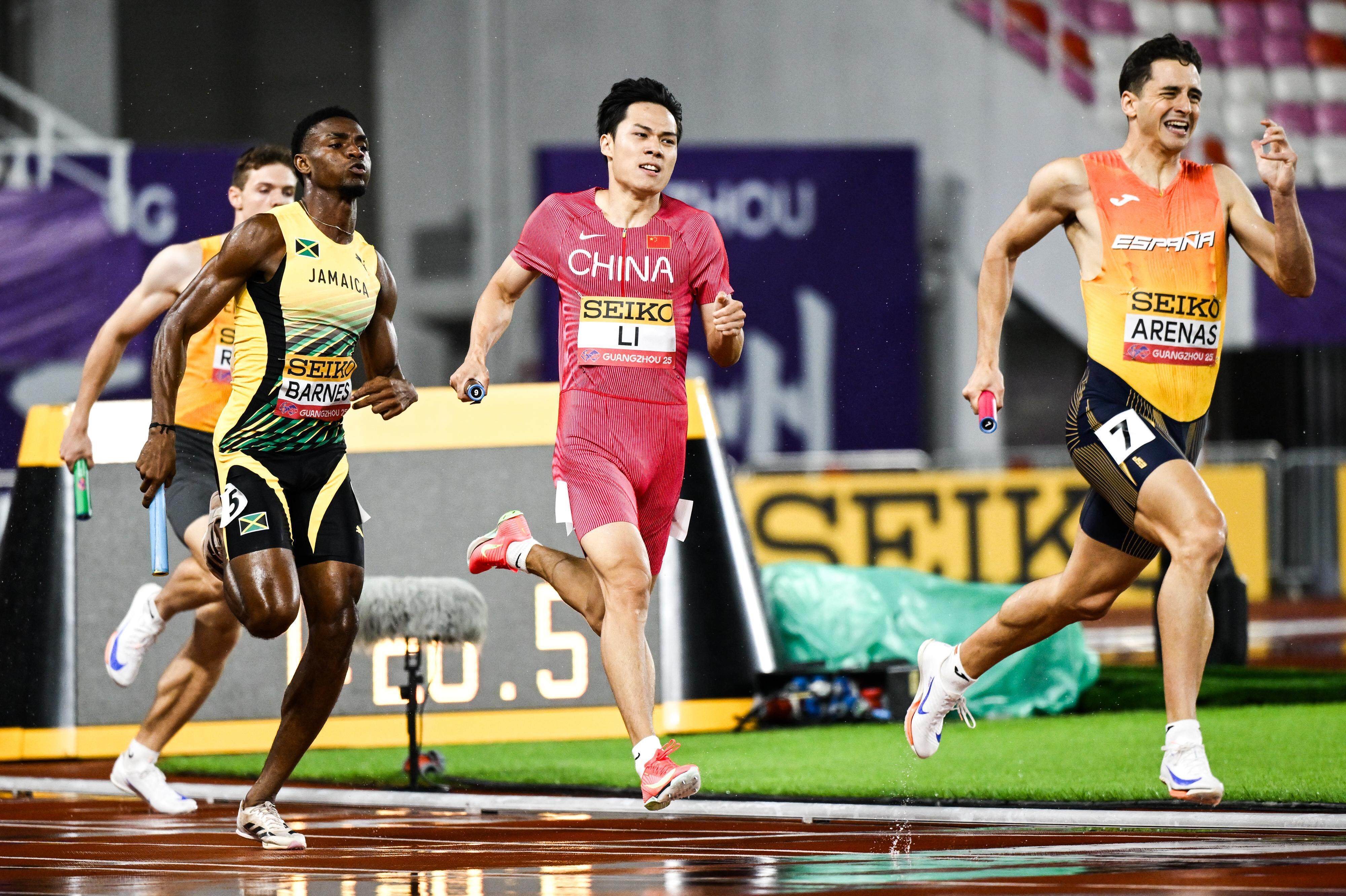 关于世界赛舞台，田径代表国家出征荣耀的信息