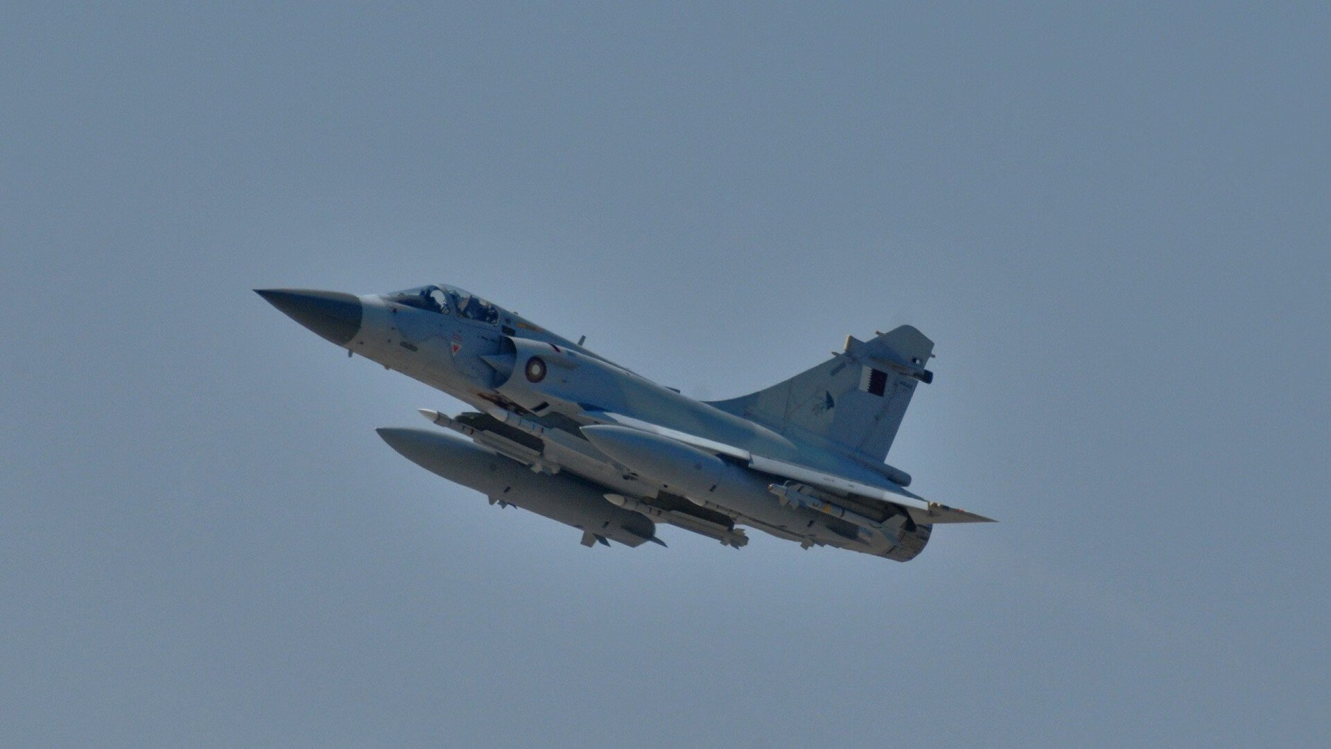 银石奇迹，阿斯顿马丁战神横空出世，拉塞尔率队碾压法拉利登顶