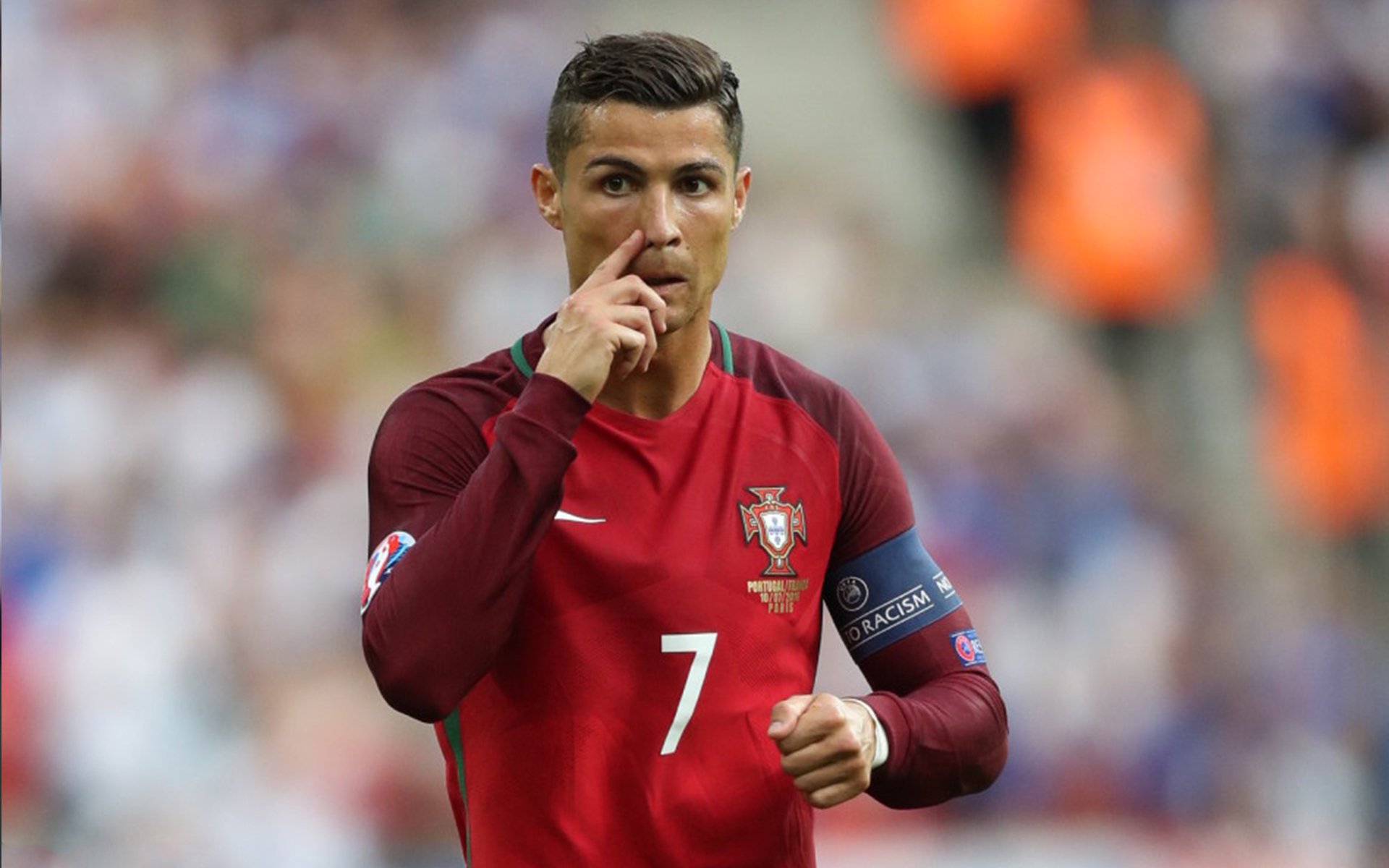 球落地。一片死寂。随后，是红色角落里爆发的、几乎嘶哑的吼声。郑思维躺在地上，胸膛剧烈起伏，望着体育馆顶棚刺眼的灯光，那一刻，耳边万籁俱寂。没有观众，没有对手，只有心脏撞击胸腔的、蓬勃的生命回响