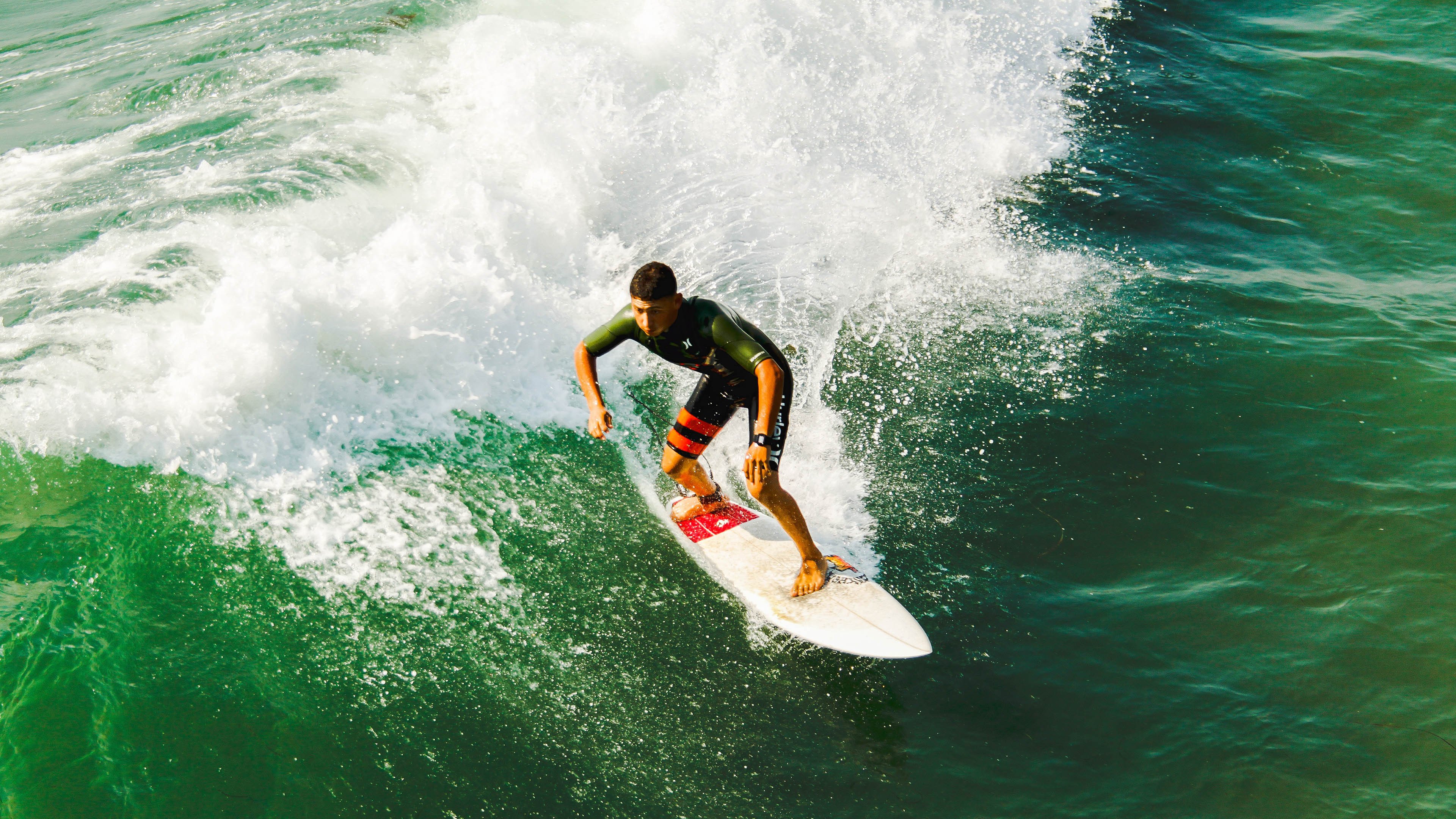 从冷门到核心，足球场上的颠覆与英雄叙事